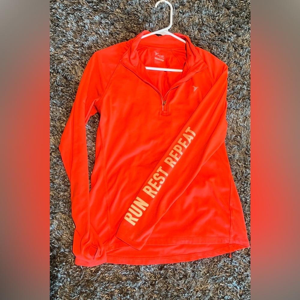 Old navy active shirt size small.